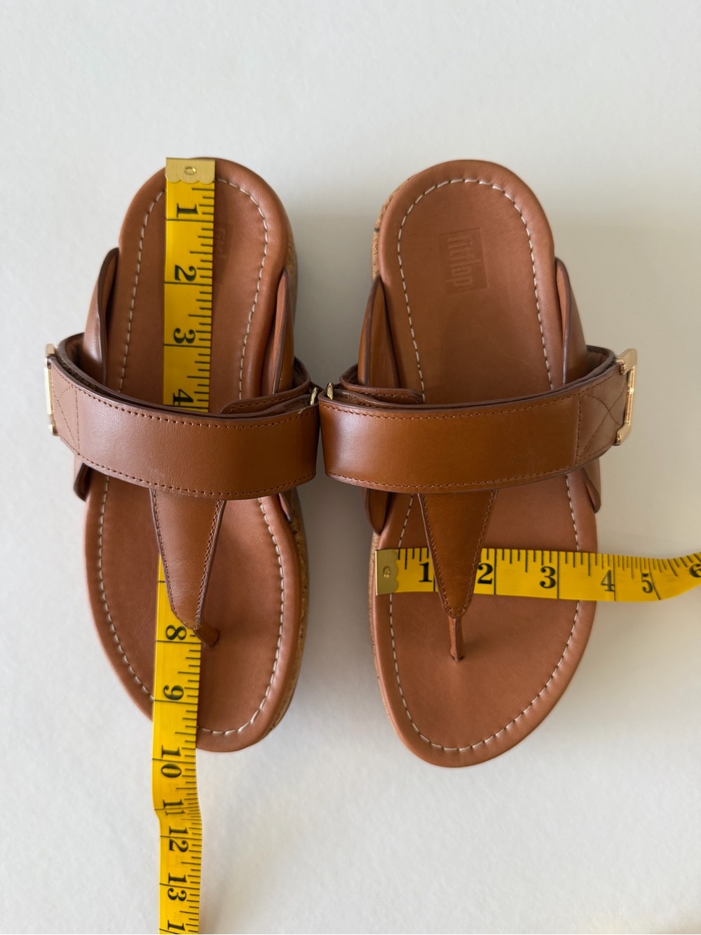 FitFlop Leather Toe Post Sandals – Tan - Picture 9 of 14